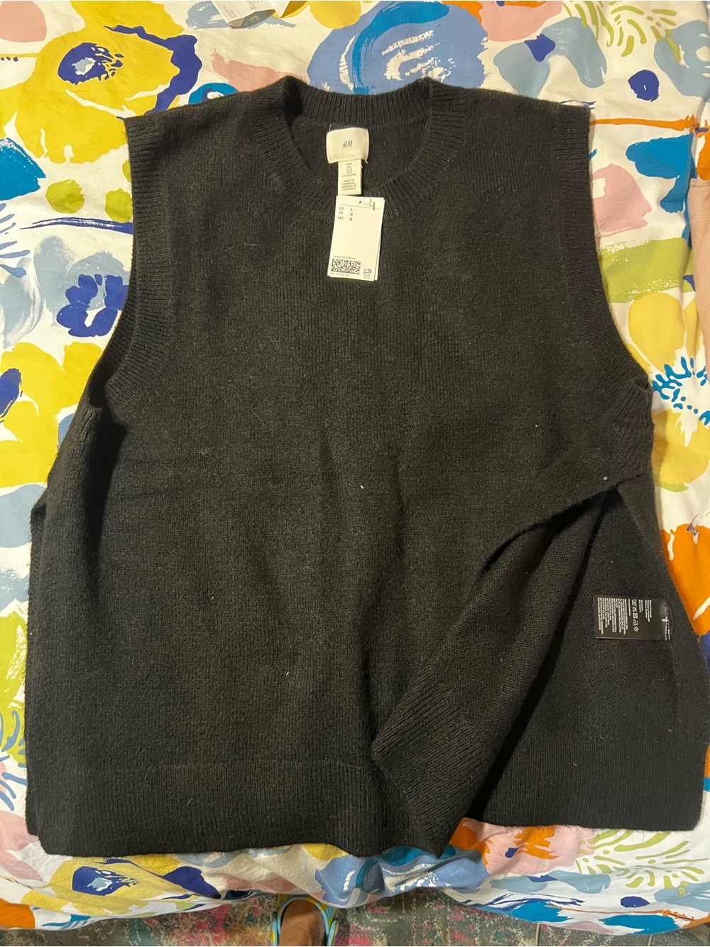 H&M women’s Black Crewneck Knit Sweater Vest L